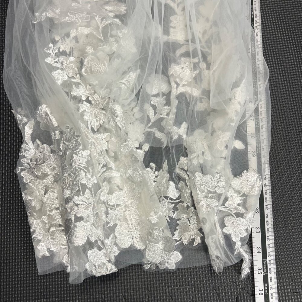 Floral Ivory Lace Embroidered Cathedral Bridal Veil Sheer & Romantic 35 Inches L - Picture 5 of 5